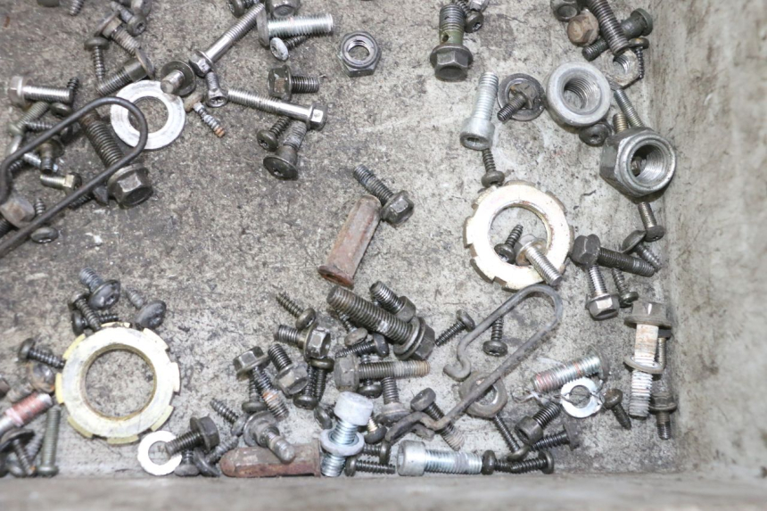 photo de SCREW FASTENER BAG PEUGEOT VIVACITY NEW 4T 50 (2008 - 2017) - Zoom on usage condition