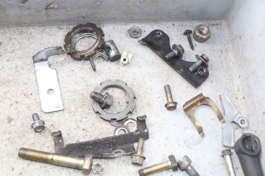 photo de SCREW FASTENER BAG PEUGEOT VIVACITY 50 (2004 - 2009) - Alternative perspective