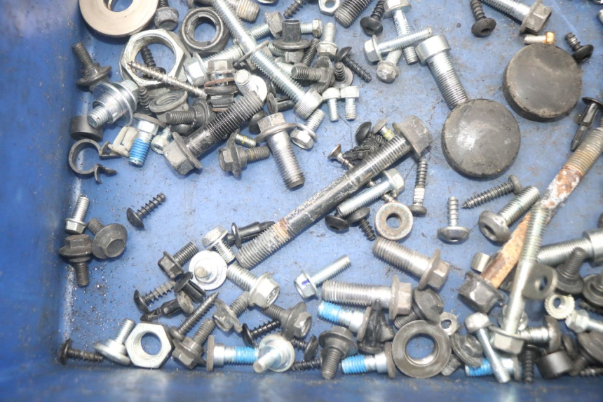 photo de SCREW FASTENER BAG YAMAHA XMAX X-MAX ABS 125 (2017 - 2020) - Alternative perspective