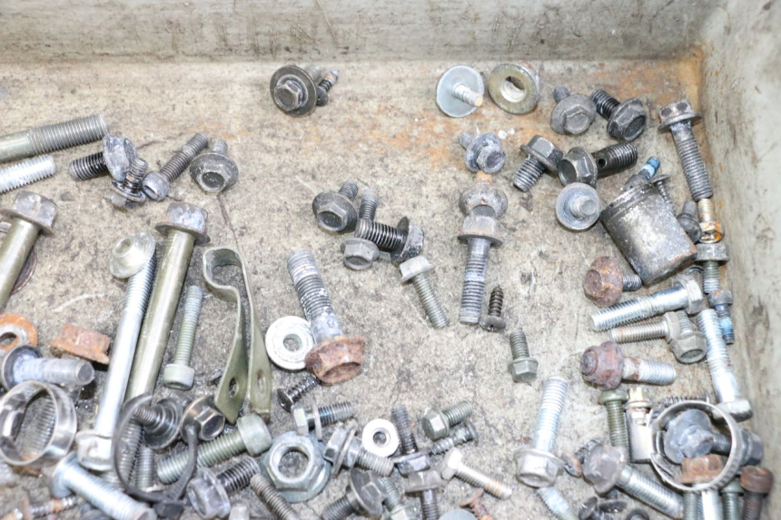 photo de SCREW FASTENER BAG YAMAHA XMAX X-MAX 125 (2006 - 2009) - Zoom on usage condition