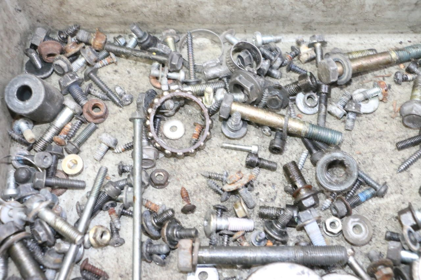 photo de SCREW FASTENER BAG YAMAHA X-MAX XMAX 250 (2006 - 2009) - Zoom on usage condition