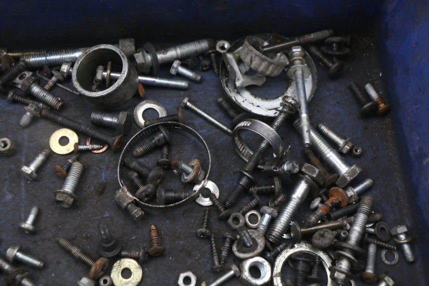 photo de SCREW FASTENER BAG PIAGGIO X8 125 (2004 - 2007) - Zoom on usage condition