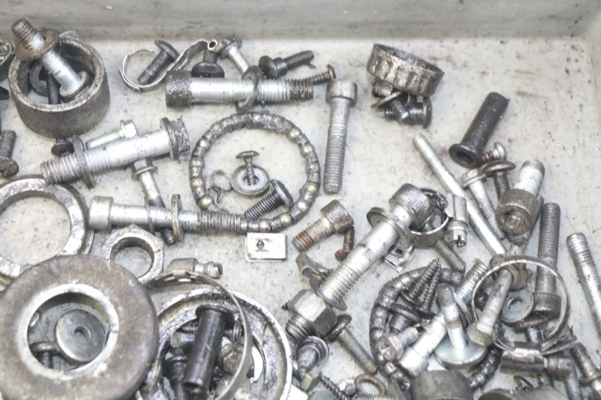 photo de SCREW FASTENER BAG PIAGGIO XEVO - X EVO 125 (2007 - 2017) - Zoom on usage condition