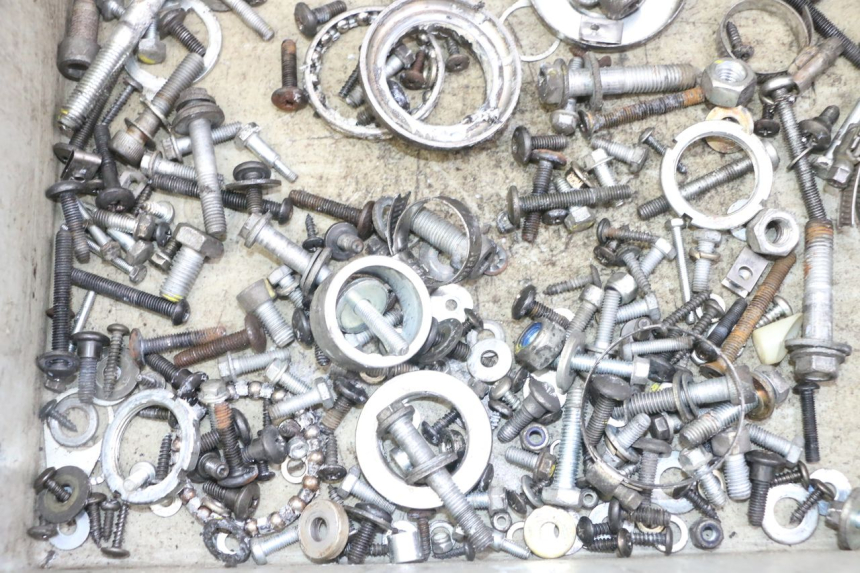 photo de SCREW FASTENER BAG PIAGGIO XEVO - X EVO 125 (2007 - 2017) - Zoom on usage condition