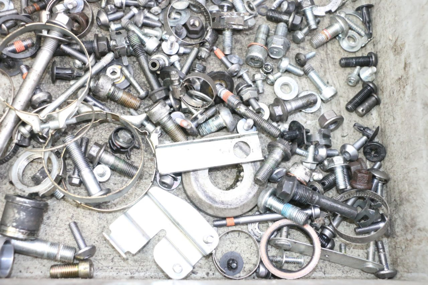 photo de SCREWS BAG YAMAHA XJ6 ABS 600 (2008 - 2016) - Component detail