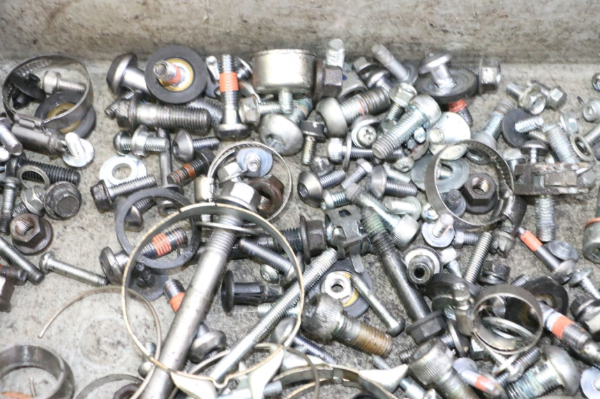 photo de SCREWS BAG YAMAHA XJ6 ABS 600 (2008 - 2016) - Zoom on usage condition