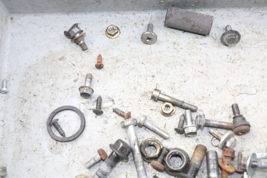 photo de SCREW FASTENER BAG YAMAHA YP MAJESTY 125 (1998 - 2001) - Alternative perspective