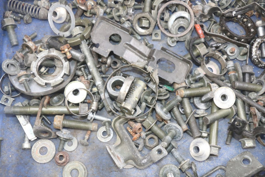 photo de SCREW FASTENER BAG YAMAHA YP MAJESTY 400 (2004 - 2008) - Zoom on usage condition