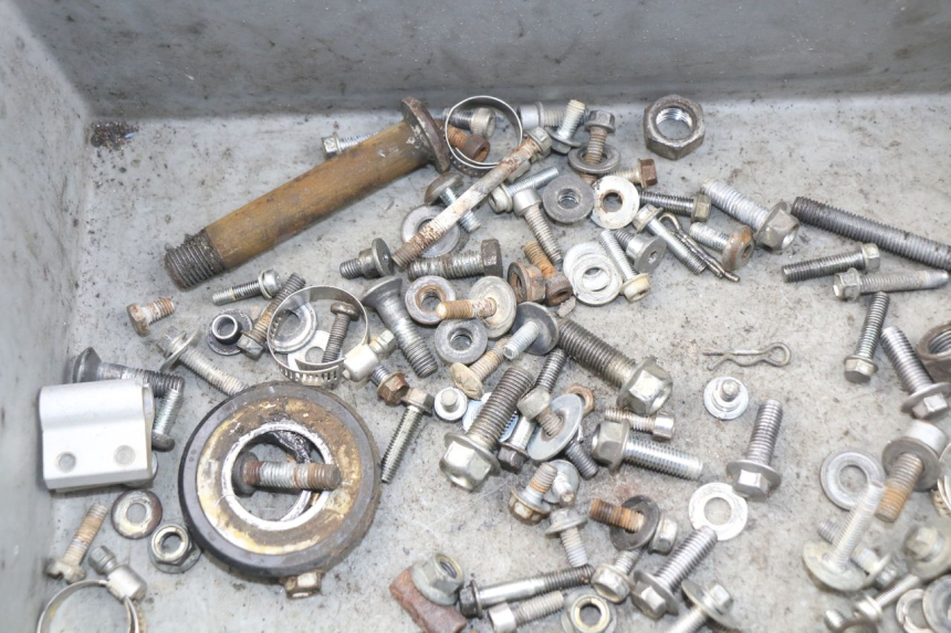 photo de SCREWS BAG YAMAHA YZ-F YZF 250 (2014 - 2018) - Alternative perspective