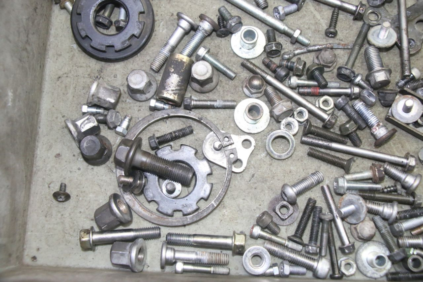 photo de SCREW HARDWARE BAG KAWASAKI ZR 7 750 (1999 - 2004) - Alternative perspective