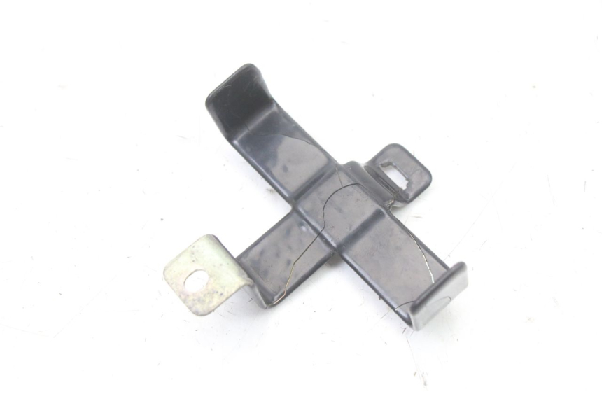 photo de BATTERY STRAP HONDA SCV LEAD 100 (2003 - 2007) - Technical close-up