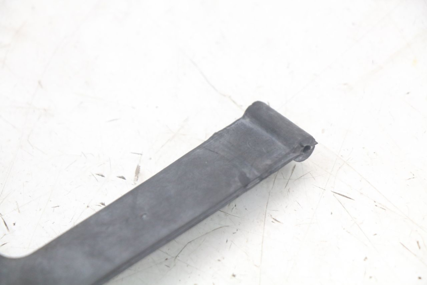 photo de BATTERY STRAP YAMAHA XMAX X-MAX ABS 125 (2017 - 2020) - Technical close-up