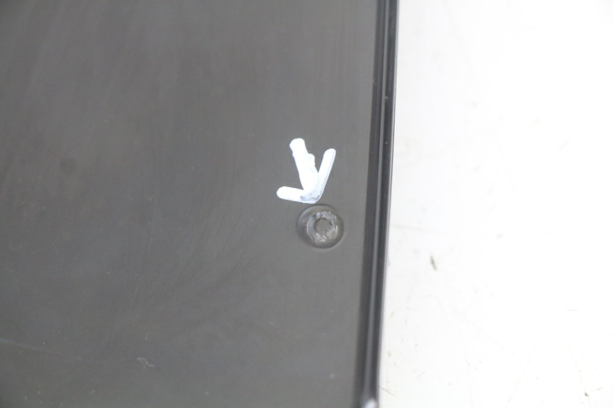 photo de WINDSHIELD PEUGEOT KISBEE 4T 50 (2010 - 2017) - Surface and material condition