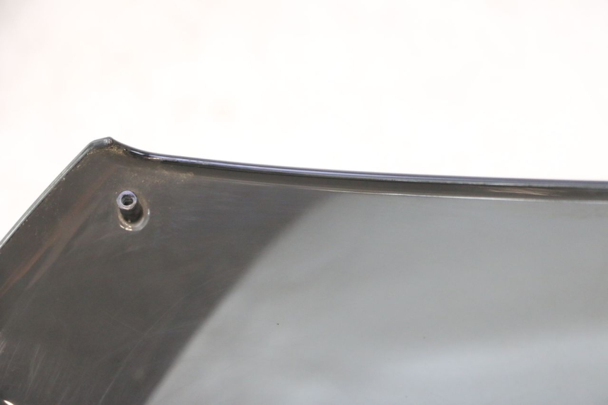photo de WINDSHIELD PEUGEOT KISBEE 4T 50 (2023 - 2026) - Surface and material condition