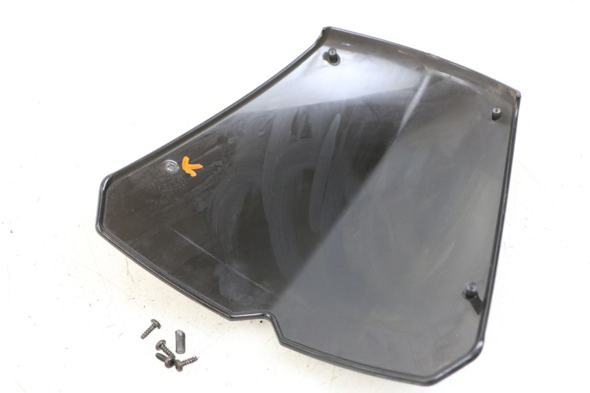 photo de WINDSHIELD PEUGEOT STREETZONE 2T 50 (2014 - 2019) - Fixing points details