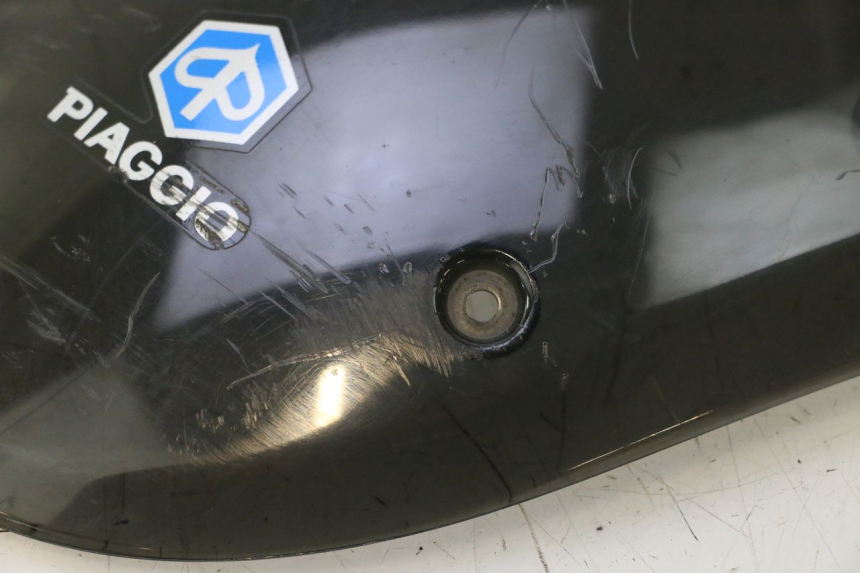 photo de WINDSHIELD PIAGGIO TYPHOON 50 (2000 - 2009) - Surface and material condition