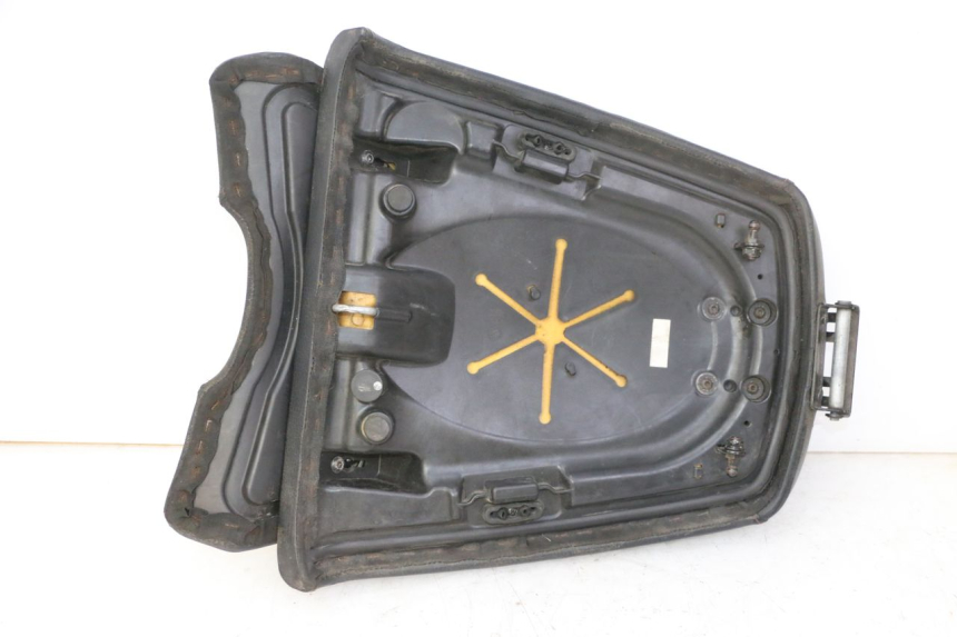 photo de REAR SEAT QUADRO 4 4D 350 (2015 - 2018) - Fixing points details