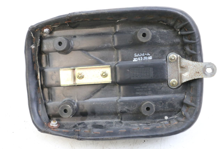 photo de Rear seat HYOSUNG GV AQUILA 125 (2000 - 2009) - Component detail