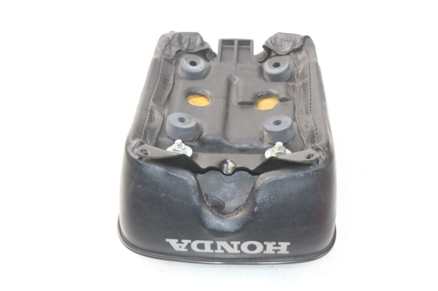 photo de REAR SEAT HONDA CA REBEL 125 (1995 - 2001) - Zoom on usage condition