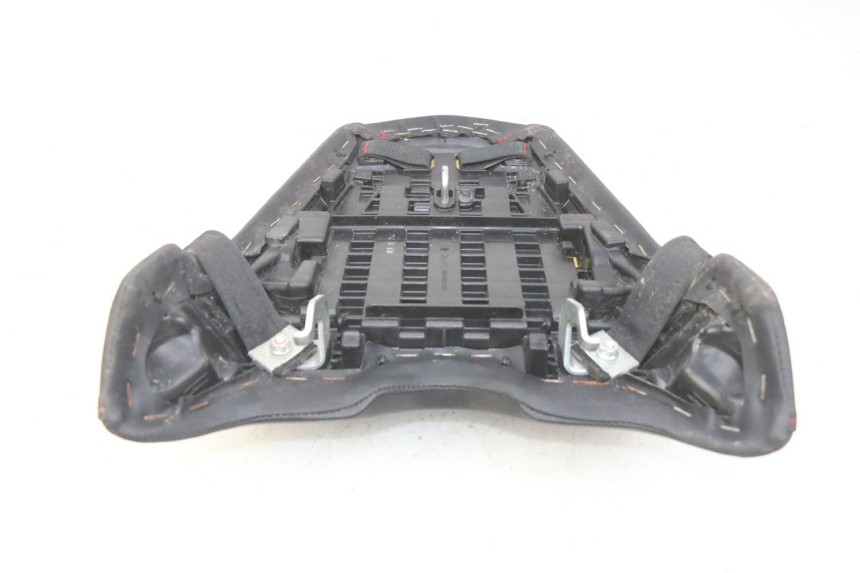 photo de REAR SEAT HONDA CB R 1000 (2018 - 2023) - Technical close-up