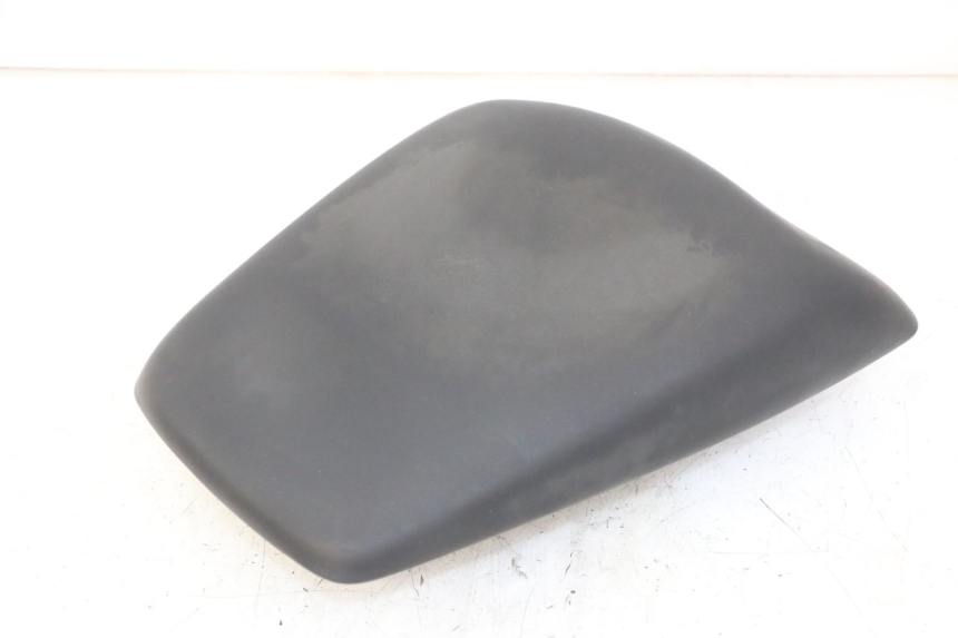 photo de REAR SEAT HONDA CBF 500 (2004 - 2007) - Surface and material condition