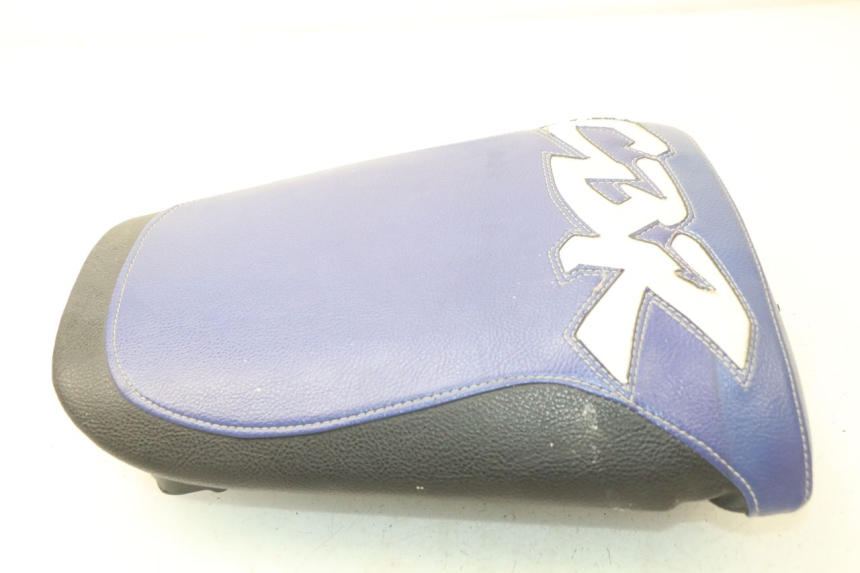 photo de REAR SEAT HONDA CBR 919 RR FIREBLADE 900 (1998 - 1999) - Distinctive features