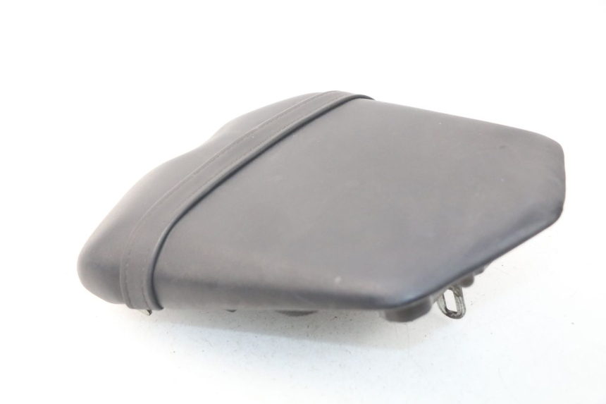 photo de REAR SEAT YAMAHA FZ8 800 (2010 - 2016) - Fixing points details