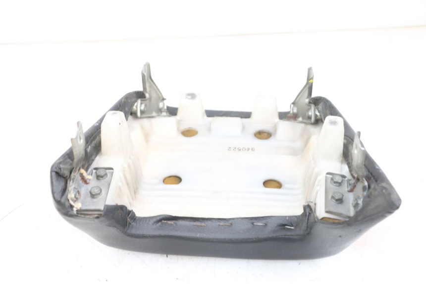 photo de REAR SEAT KAWASAKI GPX R WARBIRD 600 (1988 - 1993) - Zoom on usage condition