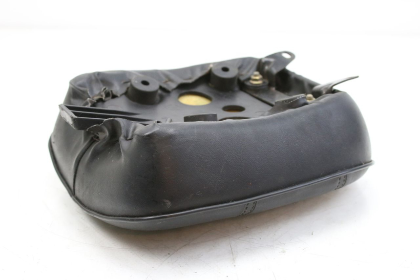 photo de REAR SEAT SYM HUSKY 125 (1999 - 2005) - Technical close-up