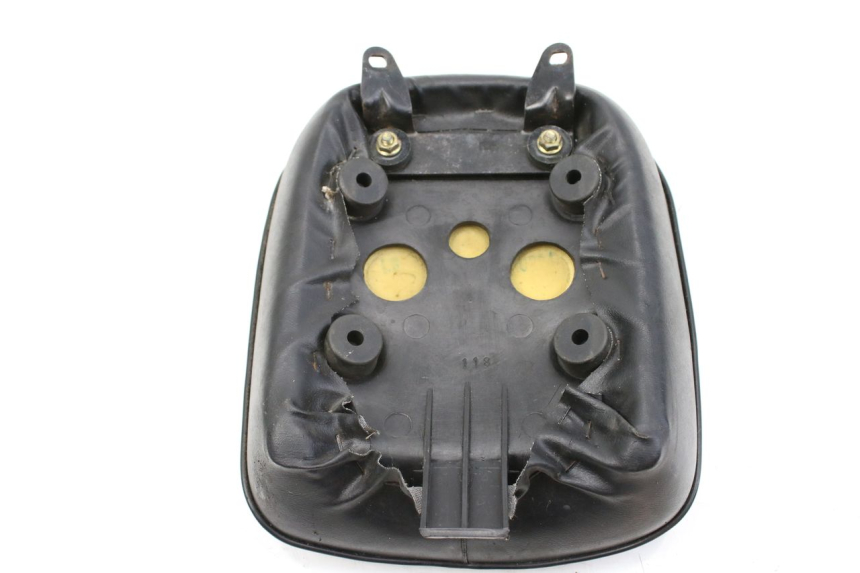 photo de REAR SEAT SYM HUSKY 125 (1999 - 2005) - Fixing points details