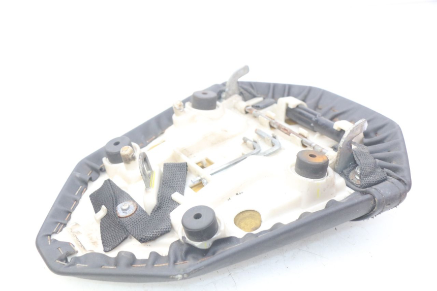 photo de REAR SEAT YAMAHA MT-07 MT07 ABS 700 (2014 - 2017) - Zoom on usage condition