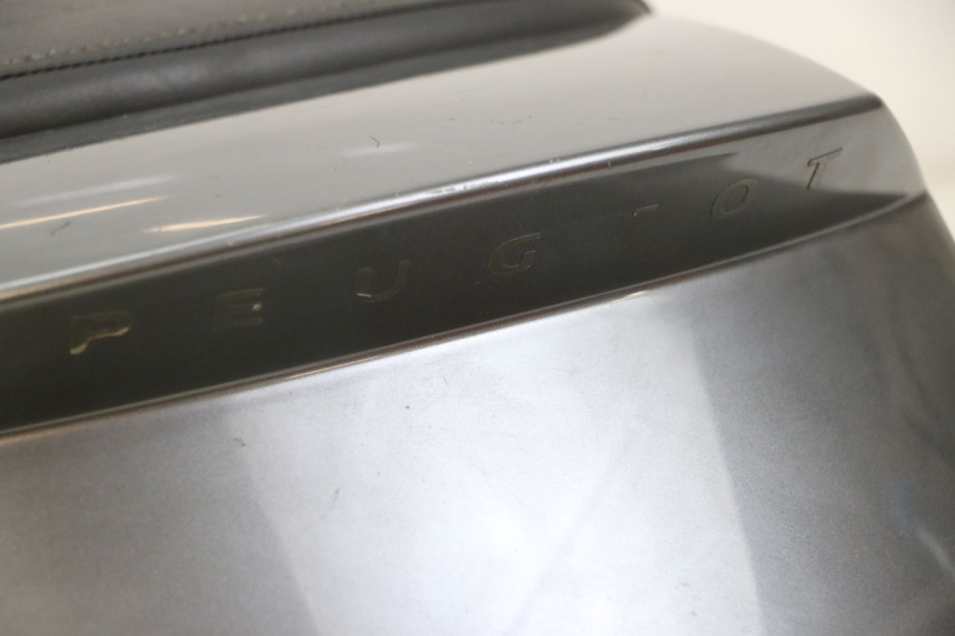 photo de REAR SEAT PEUGEOT SATELIS 125 (2010 - 2012) - Surface and material condition