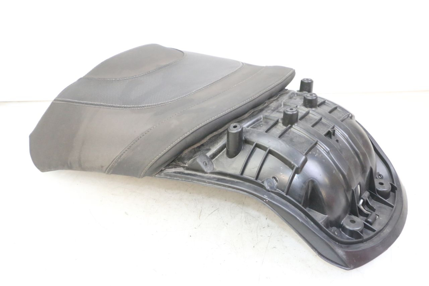 photo de REAR SEAT PEUGEOT SATELIS 125 (2013 - 2018) - Distinctive features