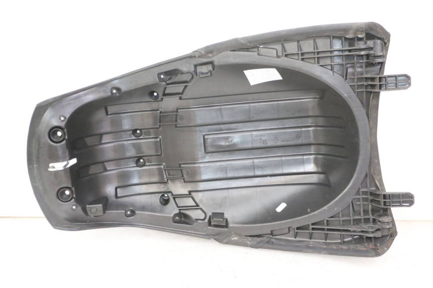 photo de REAR SEAT PEUGEOT SATELIS 125 (2013 - 2018) - Fixing points details