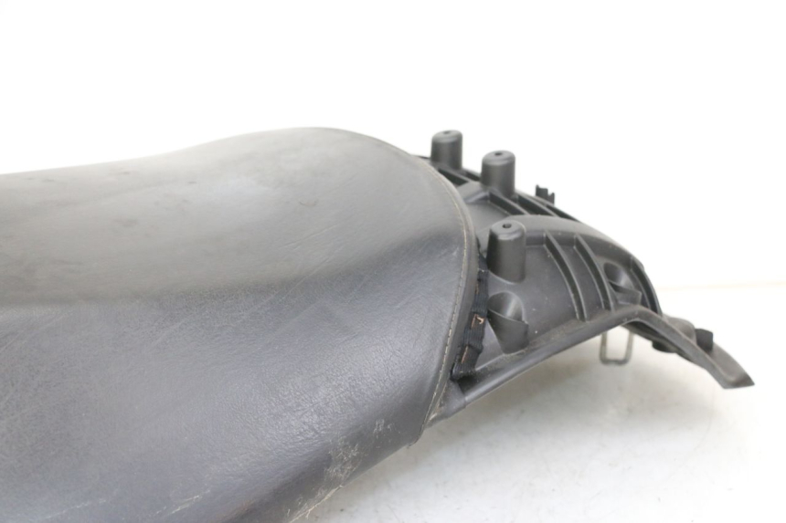 photo de REAR SEAT PEUGEOT SATELIS COMPRESSOR K15 125 (2006 - 2009) - Component zoom