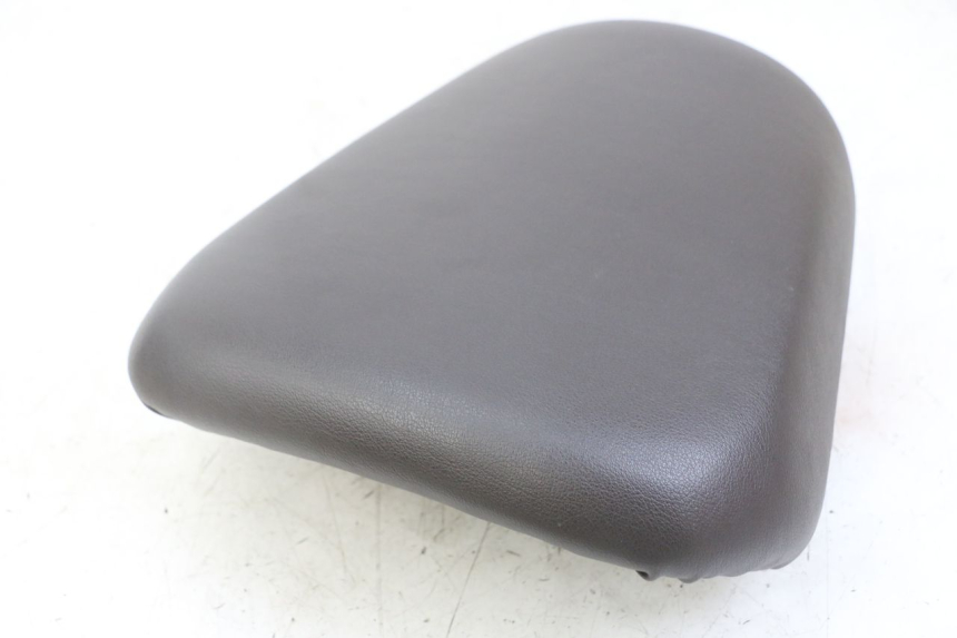 photo de REAR SEAT ROYAL ENFIELD HYMALAYAN 410 (2016 - 2023) - Fixing points details