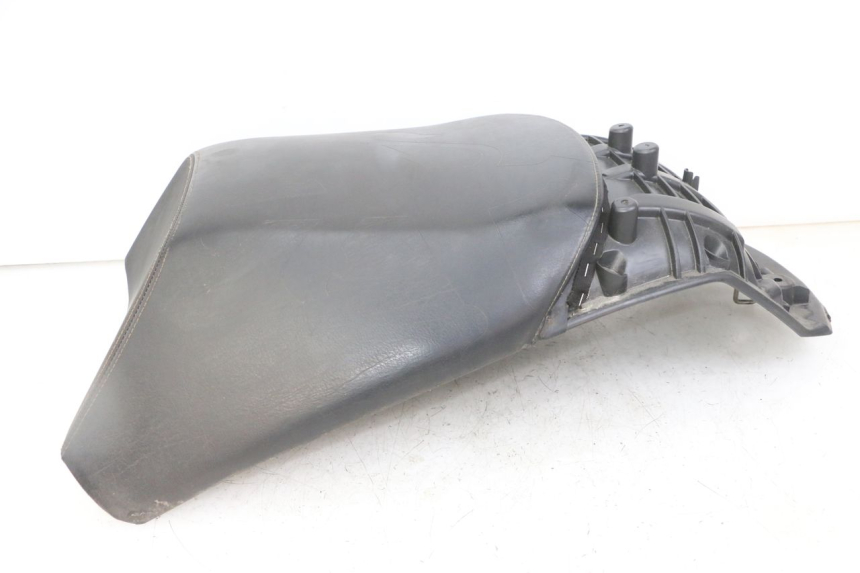 photo de REAR SEAT PEUGEOT SATELIS COMPRESSOR K15 125 (2006 - 2009) - High-resolution close-up