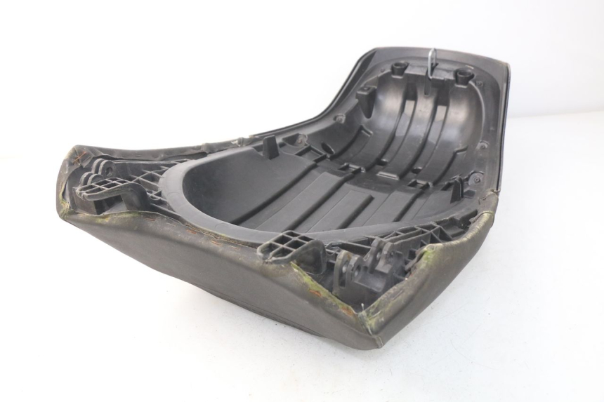 photo de REAR SEAT PEUGEOT SATELIS 300 (2012 - 2015) - Zoom on usage condition