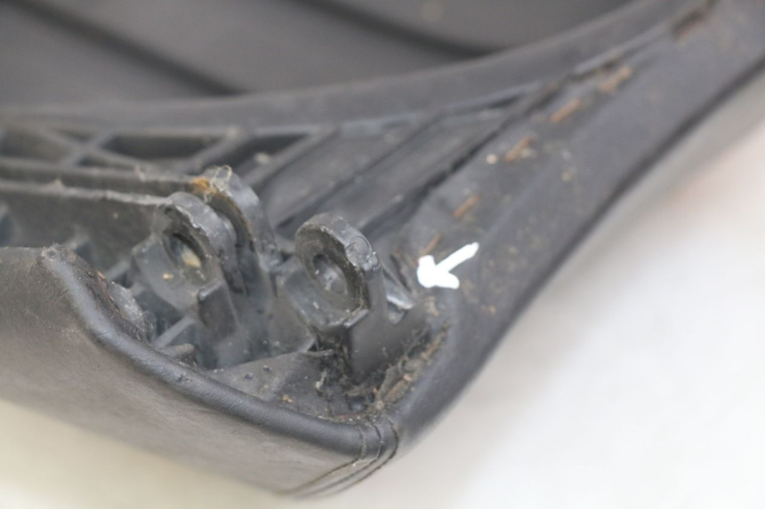 photo de REAR SEAT PEUGEOT SATELIS 125 (2010 - 2012) - Zoom on usage condition