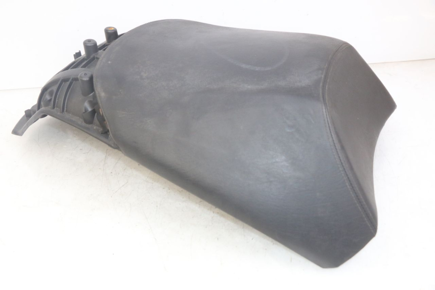 photo de REAR SEAT PEUGEOT SATELIS 125 (2010 - 2012) - Surface and material condition