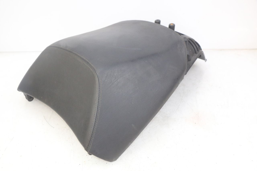 photo de REAR SEAT PEUGEOT SATELIS 125 (2010 - 2012) - Markings and original references