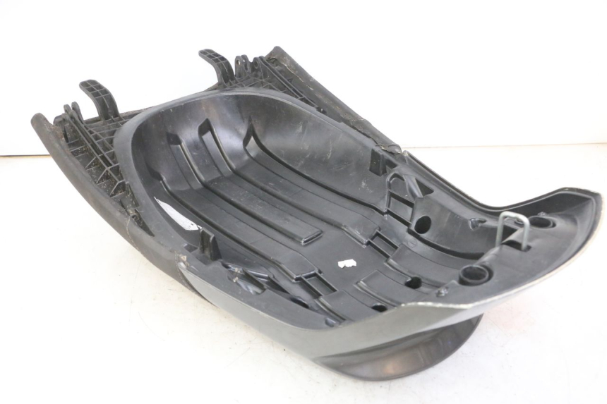 photo de REAR SEAT PEUGEOT SATELIS 125 (2013 - 2018) - Zoom on usage condition