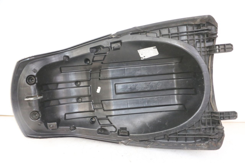 photo de REAR SEAT PEUGEOT SATELIS 125 (2013 - 2018) - Technical close-up