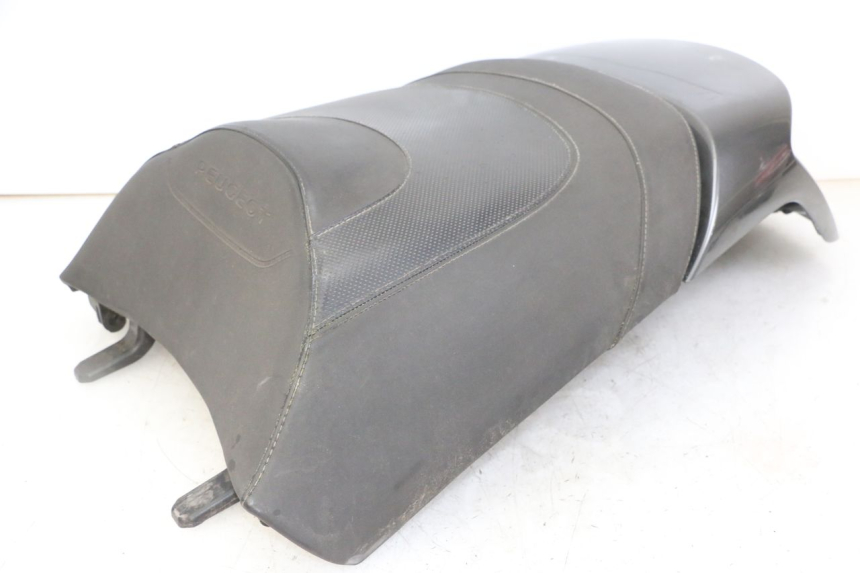 photo de REAR SEAT PEUGEOT SATELIS 125 (2013 - 2018) - Fixing points details