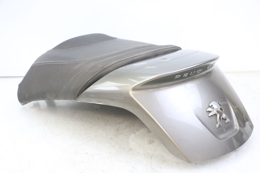 photo de REAR SEAT PEUGEOT SATELIS 125 (2013 - 2018) - Distinctive features