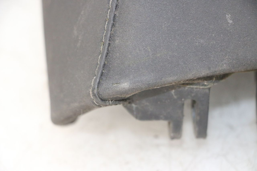 photo de REAR SEAT PEUGEOT SATELIS 125 (2013 - 2018) - Zoom on usage condition