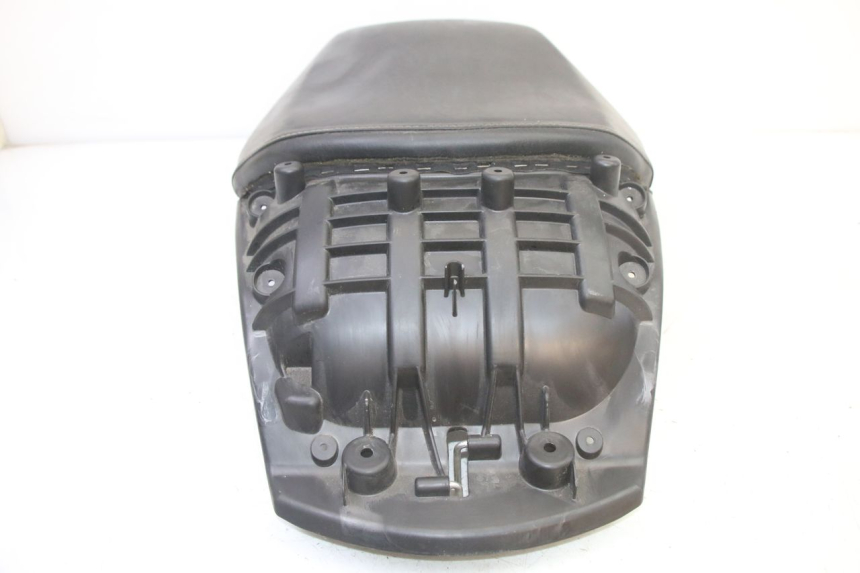 photo de REAR SEAT PEUGEOT SATELIS 250 (2006 - 2012) - Technical close-up