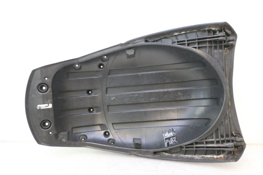 photo de REAR SEAT PEUGEOT SATELIS 125 (2006 - 2009) - Technical close-up