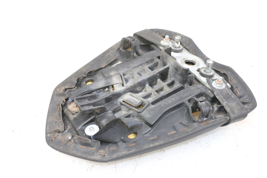 photo de REAR SEAT SUZUKI GSR 750 (2011 - 2017) - Component detail