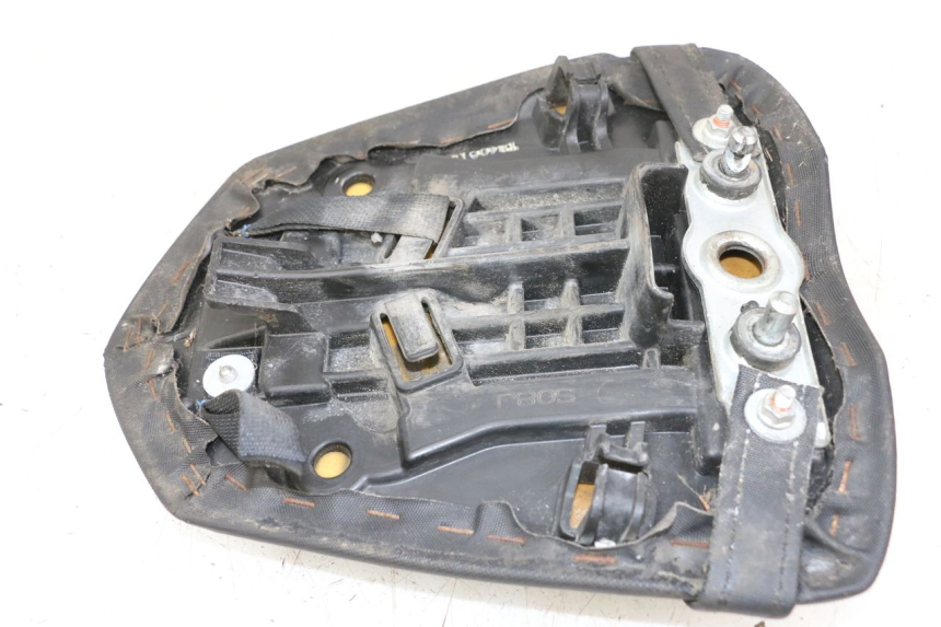 photo de REAR SEAT SUZUKI GSR 750 (2011 - 2017) - Technical close-up